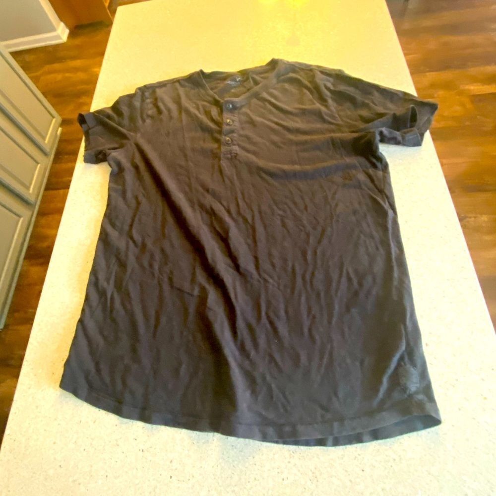 Men’s American Eagle T-shirt, size medium